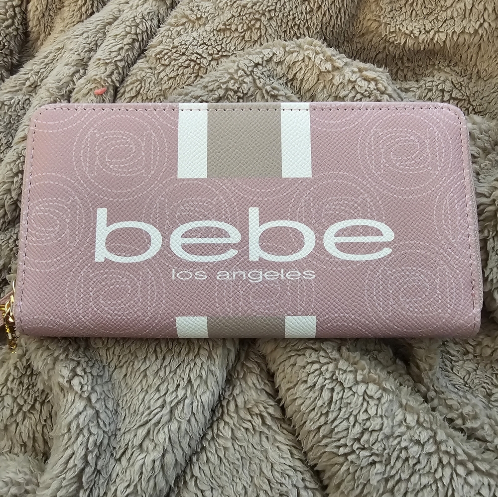 NWT BEBE LOS ANGELES WRISTLET WALLET